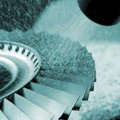 Shot blasting process in work against a turbine blade